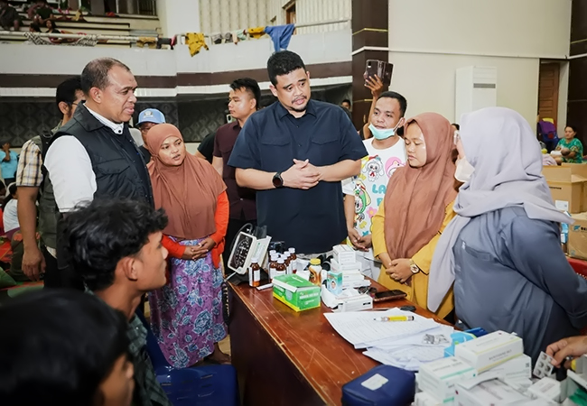 Posko Belum Layak, Bobby Nasution Minta Penataan Total Saat Tinjau Pengungsi di Tapteng